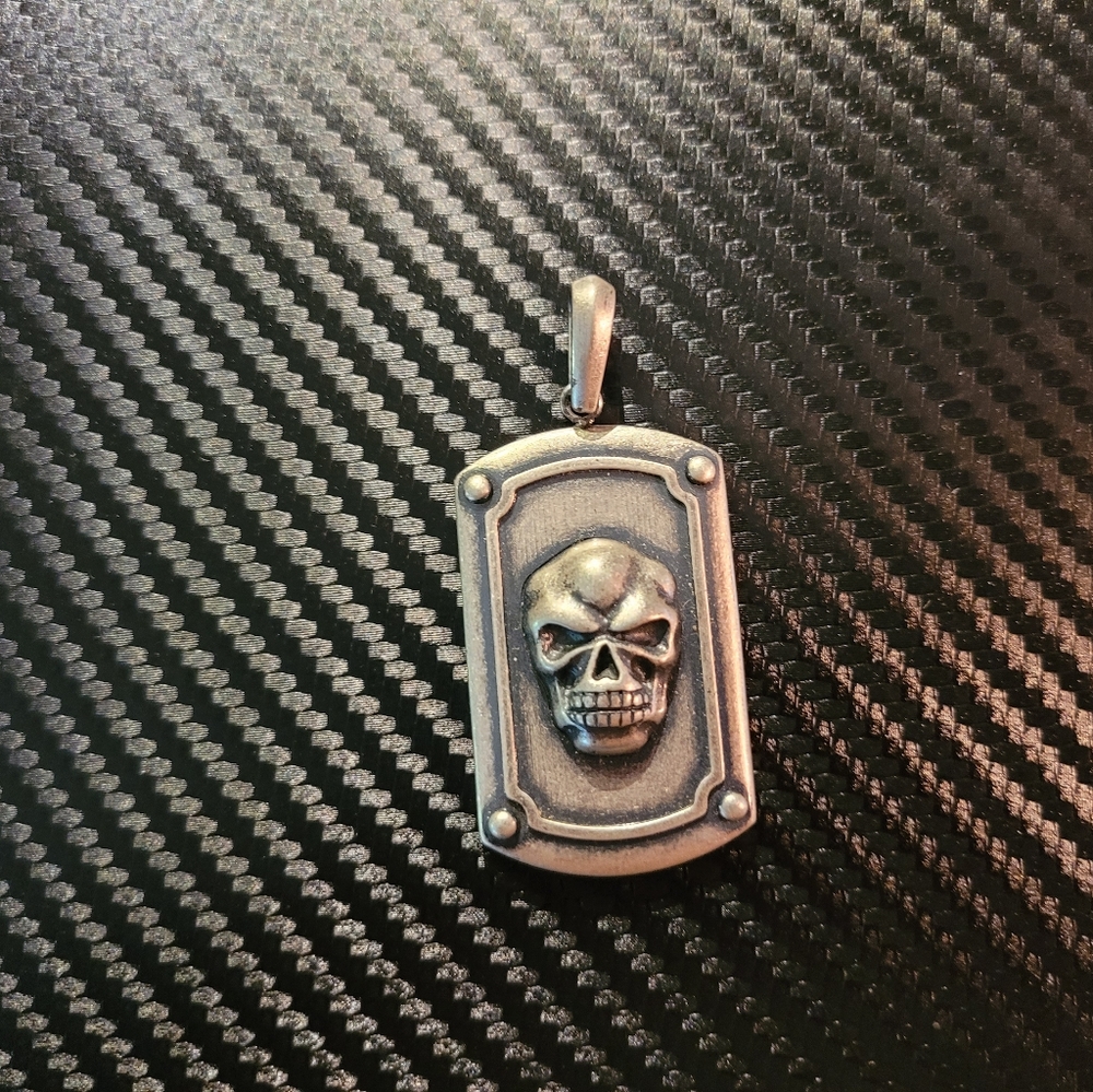 Skull charm